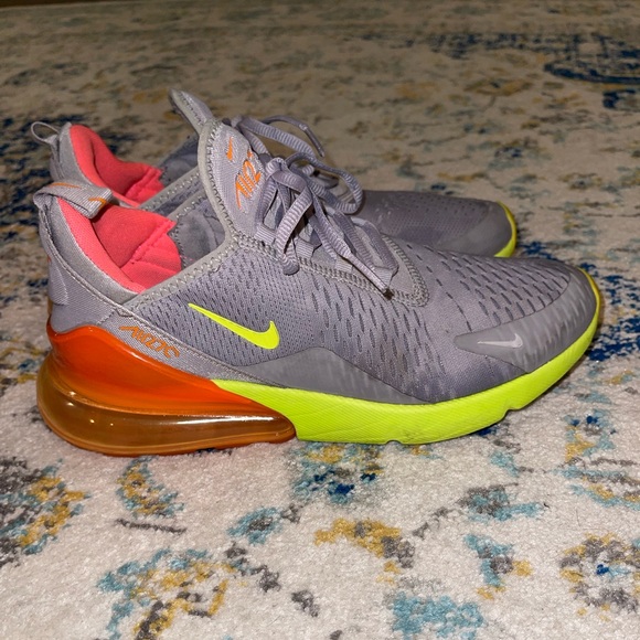 Nike Shoes - Women’s Nike 270s